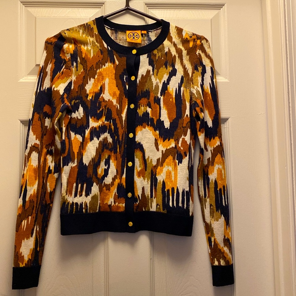Beautiful Tory Burch Cardigan/sweater with logo buttons in 100% Merino Wool.